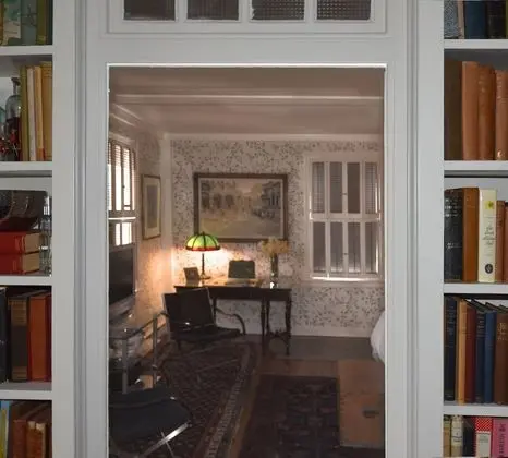 Charming White Room Boutique B&B