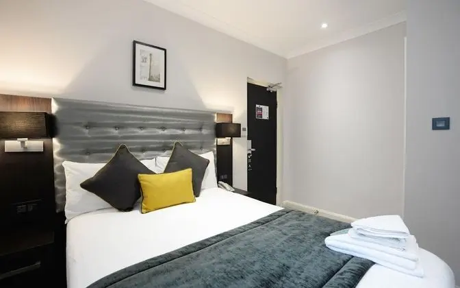 Standard Tek Büyük Yataklı Oda