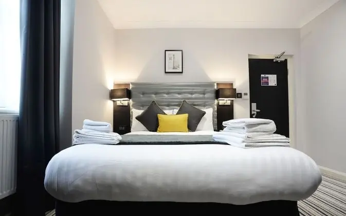 Standard Tek Büyük Yataklı Oda