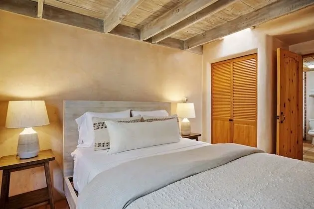 Ev (2bd Casa Divina)