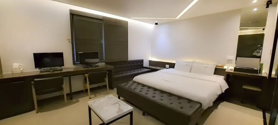 Premium Tek Büyük Yataklı Oda