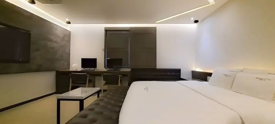 Premium Tek Büyük Yataklı Oda