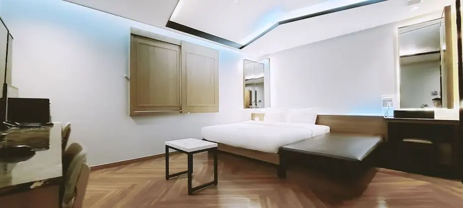 Premium Tek Büyük Yataklı Oda