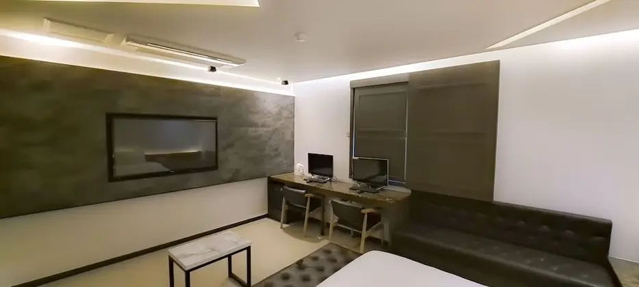 Premium Tek Büyük Yataklı Oda