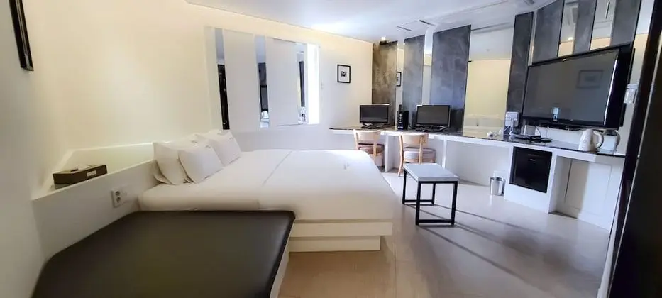 Premium Tek Büyük Yataklı Oda