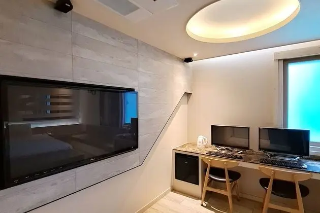 Premium Tek Büyük Yataklı Oda