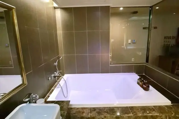 Premium Tek Büyük Yataklı Oda