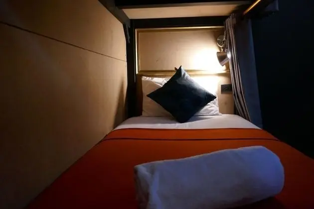 Mixed Dormitory with Shared Bathroom (8 Beds)