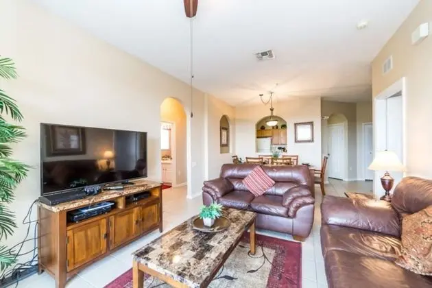 Ev (3 Bedroom Condo)