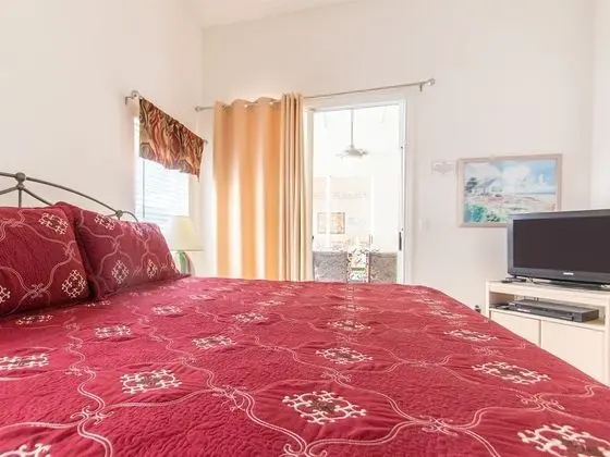 Ev (3 Bedroom Home with Private Screened )