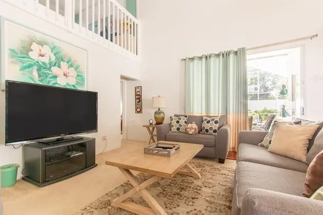 Ev (3 Bedroom Home with Private Screened )