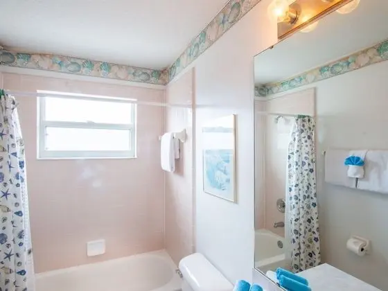 Ev (3 Bedroom Home with Private Screened )