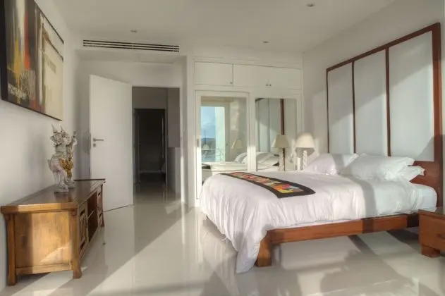 3-Bedroom Apartment with Sea View