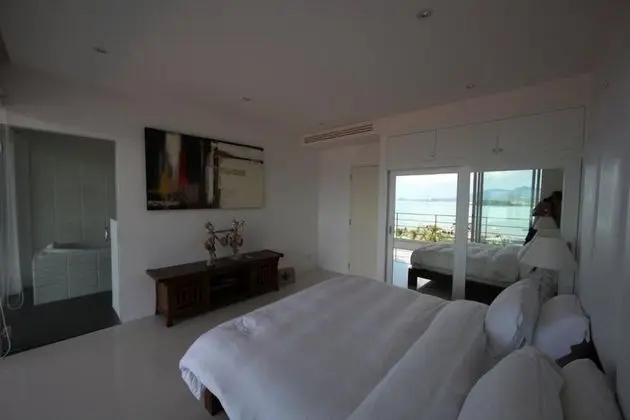 3-Bedroom Apartment with Sea View