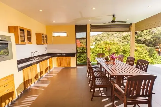 3 Bedroomed Villa Zanzibar - walk to beach