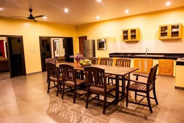 3 Bedroomed Villa Zanzibar - walk to beach