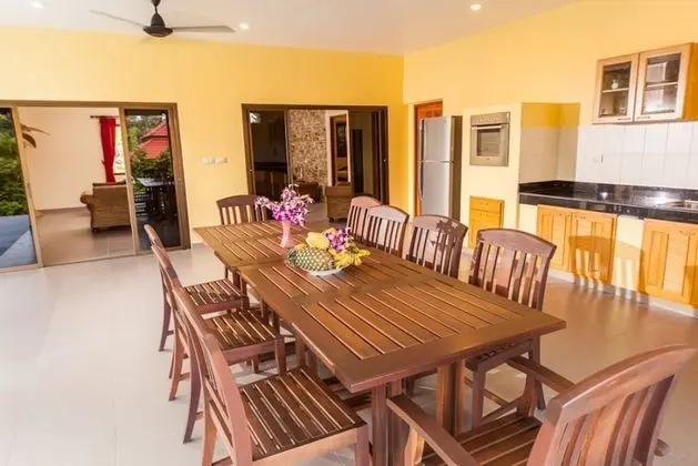 3 Bedroomed Villa Zanzibar - walk to beach