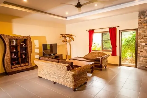 3 Bedroomed Villa Zanzibar - walk to beach