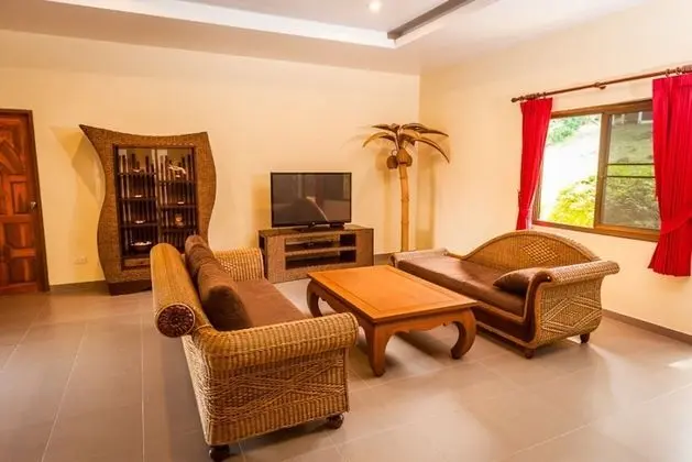 3 Bedroomed Villa Zanzibar - walk to beach