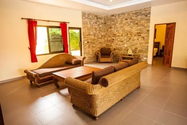 3 Bedroomed Villa Zanzibar - walk to beach