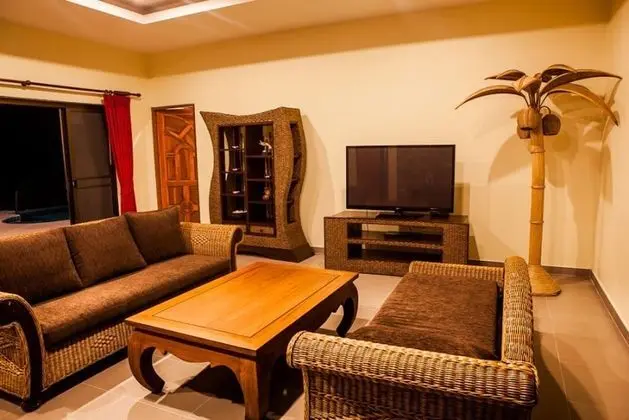 3 Bedroomed Villa Zanzibar - walk to beach