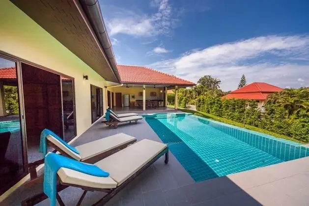 3 Bedroomed Villa Zanzibar - walk to beach