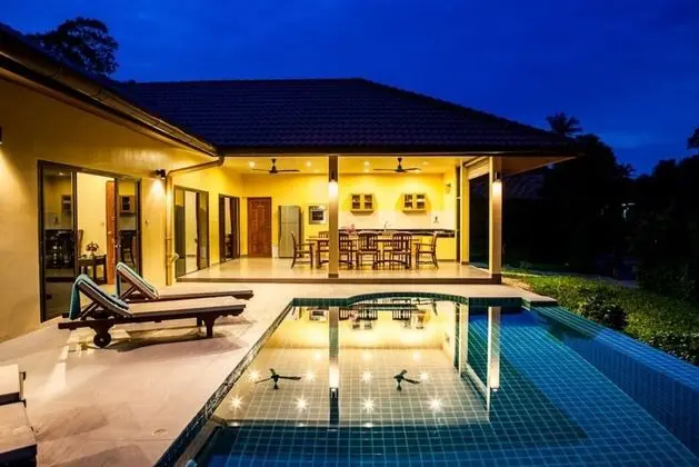 3 Bedroomed Villa Zanzibar - walk to beach