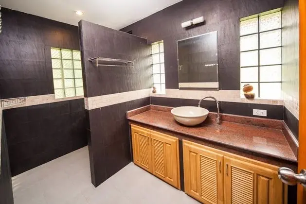 3 Bedroomed Villa Zanzibar - walk to beach