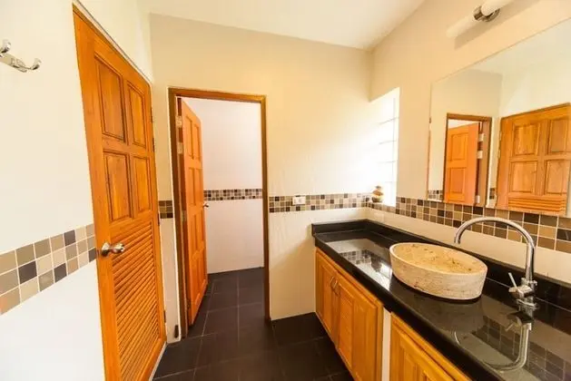 3 Bedroomed Villa Zanzibar - walk to beach