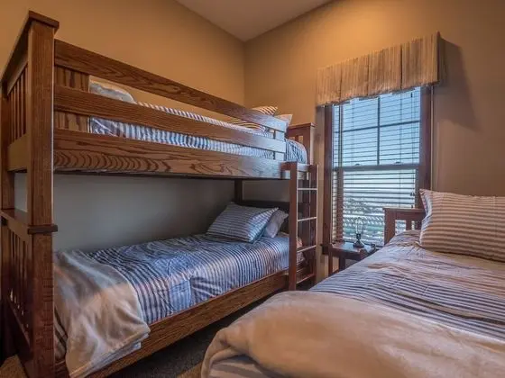Ev, Birden Çok Yatak (3 Br:   Soaring Eagle 404)