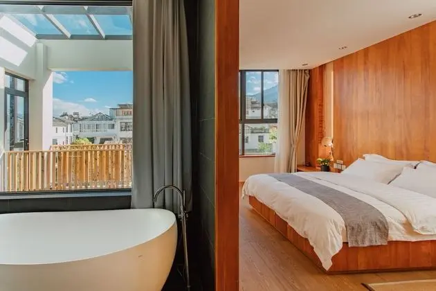 Deluxe Tek Büyük Yataklı Oda, Küvet, Dağ Manzaralı