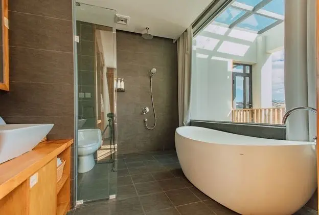 Deluxe Tek Büyük Yataklı Oda, Küvet, Dağ Manzaralı