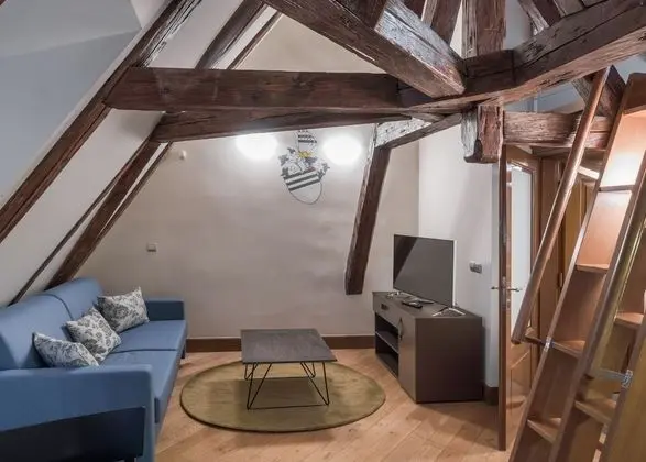 Stüdyo (Attic - 3rd floor)