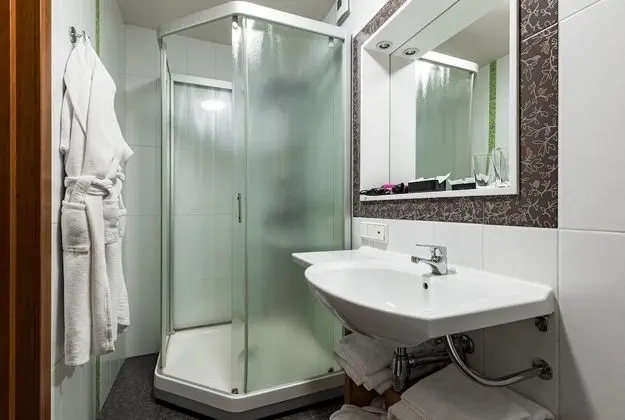 Comfort Tek Büyük veya İki Ayrı Yataklı Oda