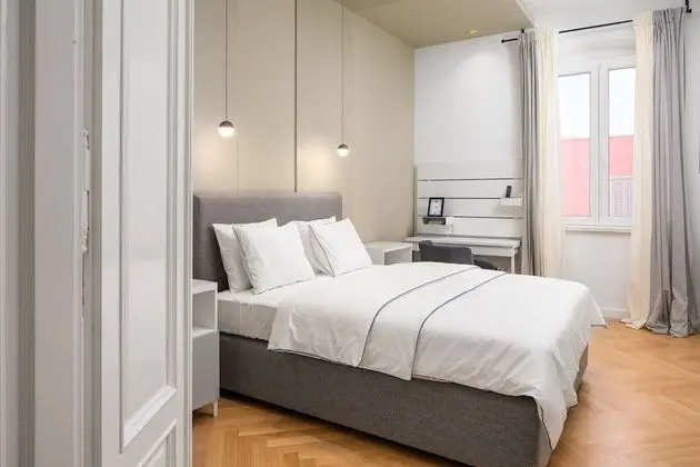 Luxury Tek Büyük Yataklı Oda (2)