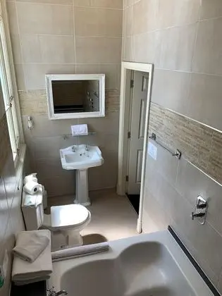 Family Tek Büyük Yataklı Oda
