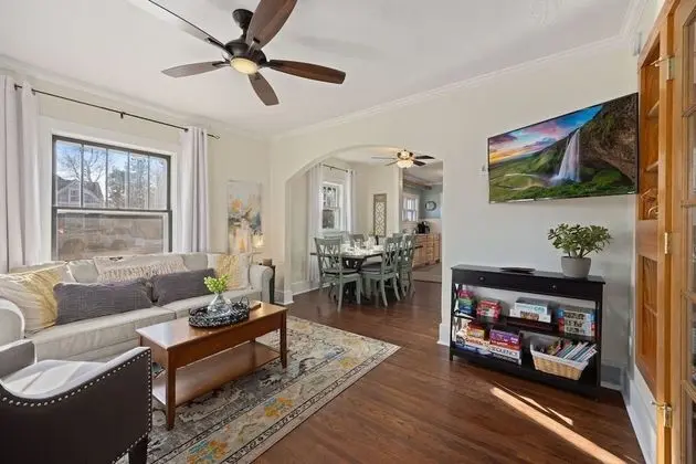 Ev, Birden Çok Yatak, Veranda, Bahçe Manzaralı (305 N. Washington Ave)