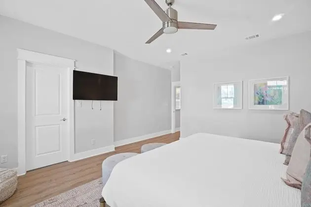 Ev