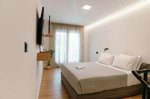 31 Doors 2 Bedrooms 2 Bathrooms (up to 4) - Annex Building
