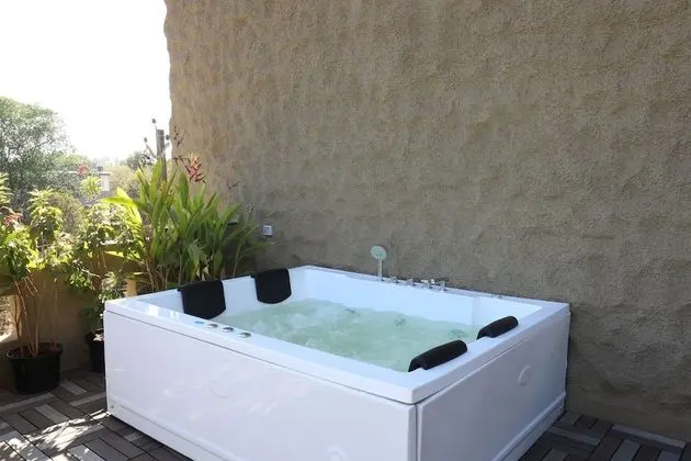3102 Suite With Jacuzzi & Deck(Sleeps 4)