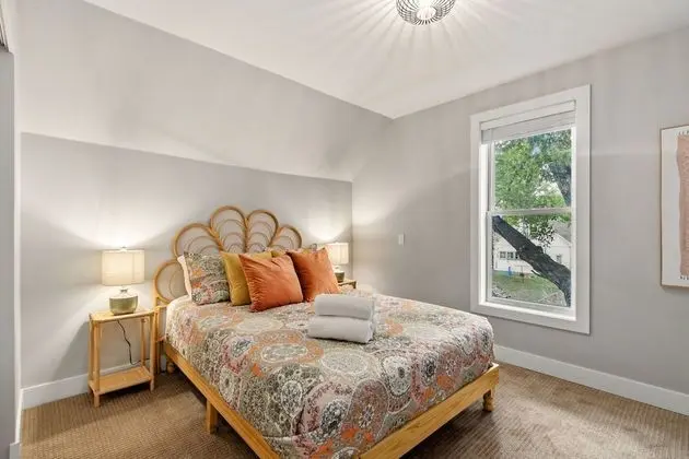 Apart Daire, Birden Çok Yatak, Veranda, Bahçe Manzaralı (317 Stover St. Unit C)