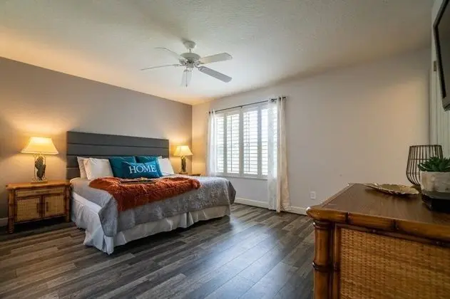Daire (3214 Royal Palm -CHECK OUT NEW LOWER )