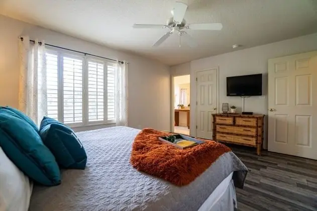Daire (3214 Royal Palm -CHECK OUT NEW LOWER )