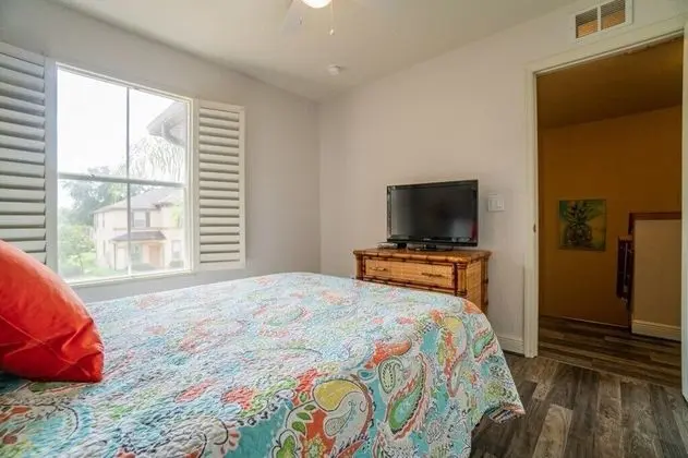 Daire (3214 Royal Palm -CHECK OUT NEW LOWER )
