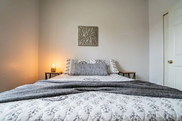 Daire (3214 Royal Palm -CHECK OUT NEW LOWER )