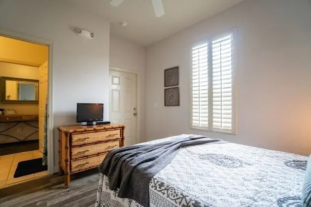 Daire (3214 Royal Palm -CHECK OUT NEW LOWER )