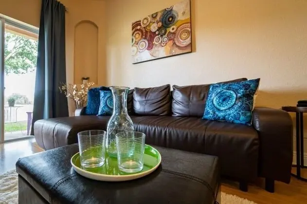 Daire (3214 Royal Palm -CHECK OUT NEW LOWER )