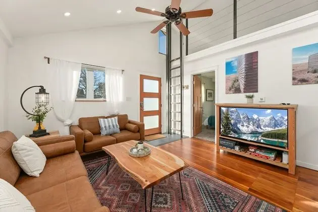 Ev, Birden Çok Yatak, Veranda, Bahçe Manzaralı (322 N. Meldrum)