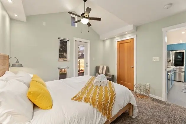 Ev, Birden Çok Yatak, Veranda, Bahçe Manzaralı (322 N. Meldrum)