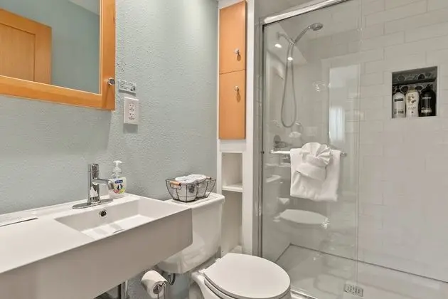 Ev, Birden Çok Yatak, Veranda, Bahçe Manzaralı (322 N. Meldrum)